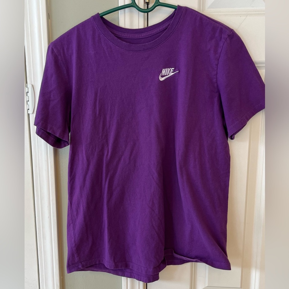 Nike Womens Purple T-Shirt.